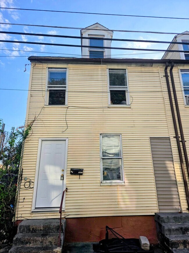 Building Photo - 219 N Hall St