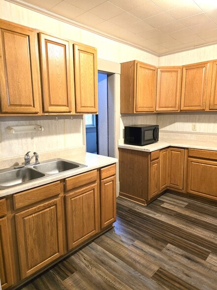 Building Photo - 224 N 13th St