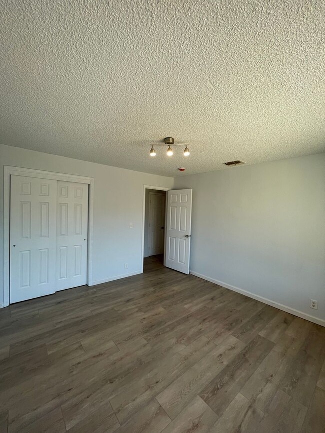 Building Photo - Move-In Ready 4 Bedroom Home!