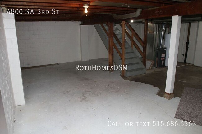 Building Photo - 4800 SW 3rd St