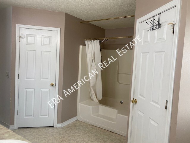 Building Photo - 1324 Jeffrine Dr