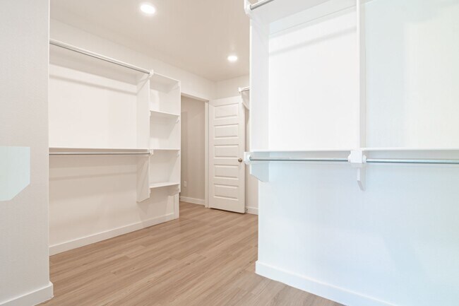 Building Photo - 2721 Longfellow Rd
