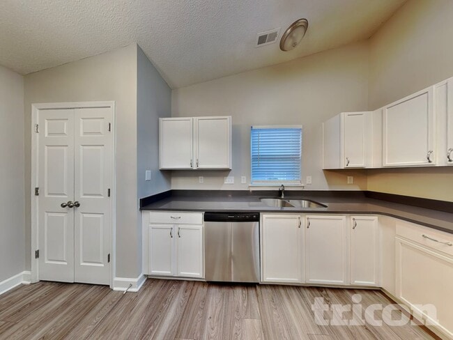 Building Photo - 2668 Captains Watch Rd NE