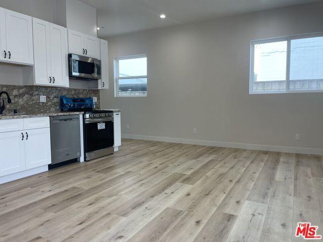 Building Photo - 16700 Moorpark St