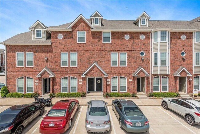 Primary Photo - SUBLEASE Aug 11 2025 in Lakeridge Townhomes!