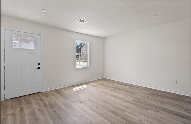 Building Photo - 5031 Mallow St