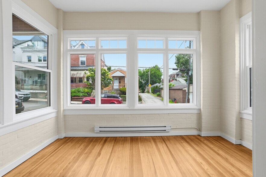 Building Photo - 813 N Sheridan Ave