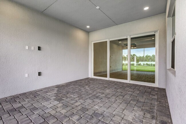 Building Photo - ** SEVEN SHORES ** 3+DEN / 2.5 BATH - BRAND NEW HOME! - LUXURY AMENTITES - PET OK - ANNUAL RENTAL