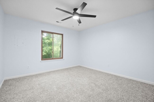Building Photo - Fully Renovated Condo for Rent in Virginia...