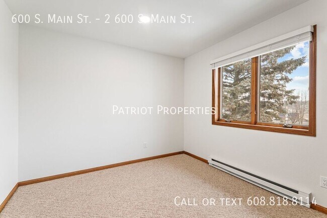 Building Photo - 600 S Main St