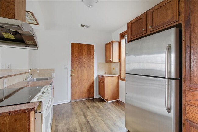 Building Photo - 3558 W Cortland St