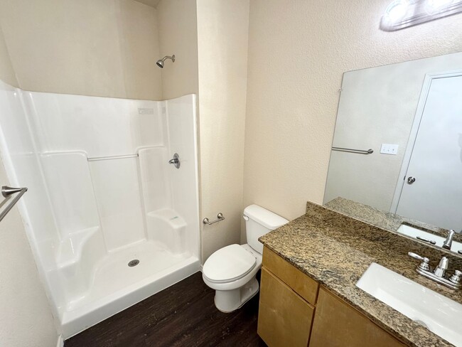 Building Photo - Updated 4 Bed 2.5 Bath Home - Close to TWU!