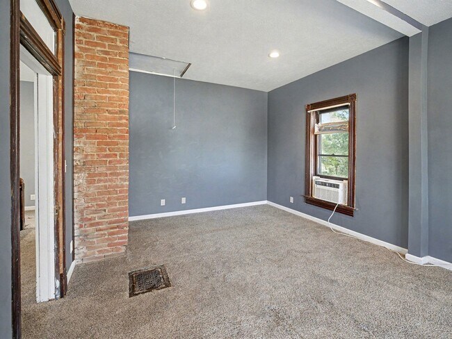 Building Photo - 6801 Lexington Ave