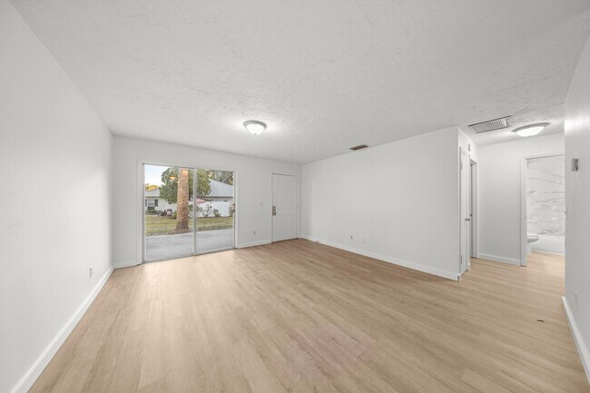 Building Photo - 2931 SE 52nd Ave