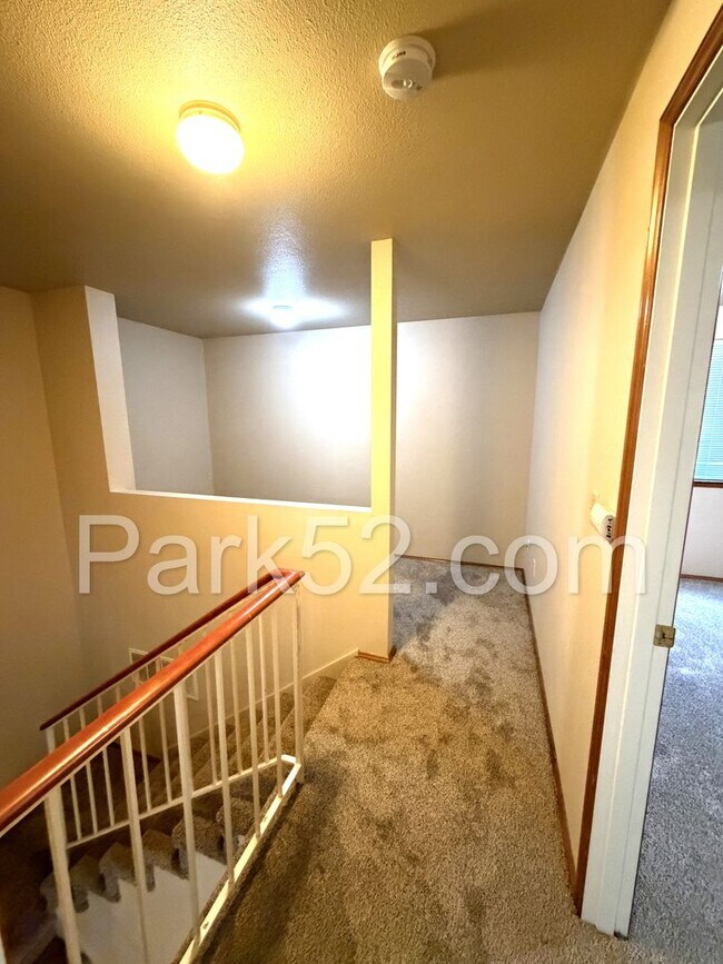 Building Photo - 2 Bedroom Townhome in Gig Harbor - New Flooring!