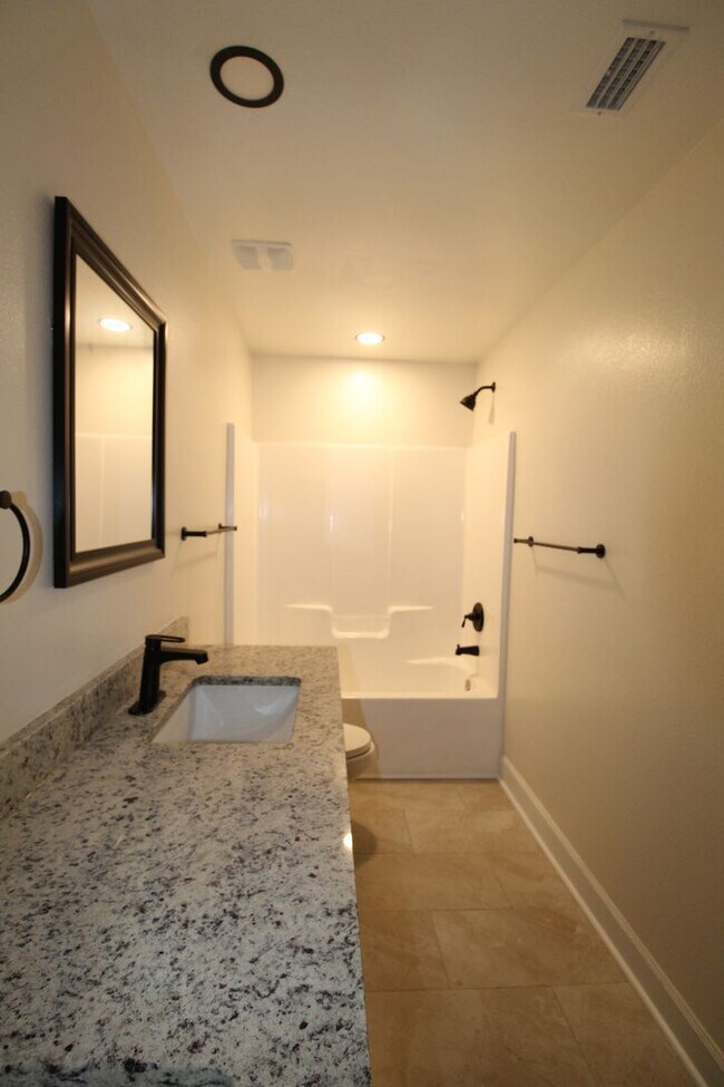 Building Photo - New 3 Bedroom Rental Available Before the New Year!