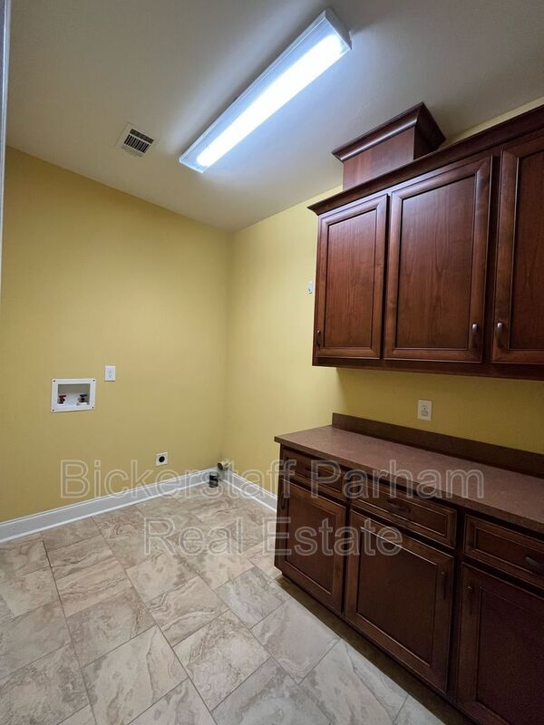Building Photo - 7073 Spring Walk Dr