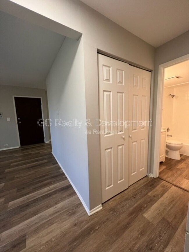 Building Photo - 312 N Warwick Ave