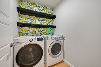 Building Photo - 4 BED & 3.5 BATH Townhouse FOR RENT