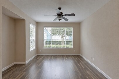 Building Photo - 13700 Richmond Park Dr N