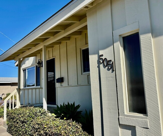 Building Photo - 4BR House in Clairemont with a 2 Car Garage, AC, and W/D Hookups