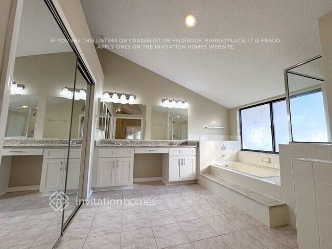 Building Photo - 6239 Greenwich Dr