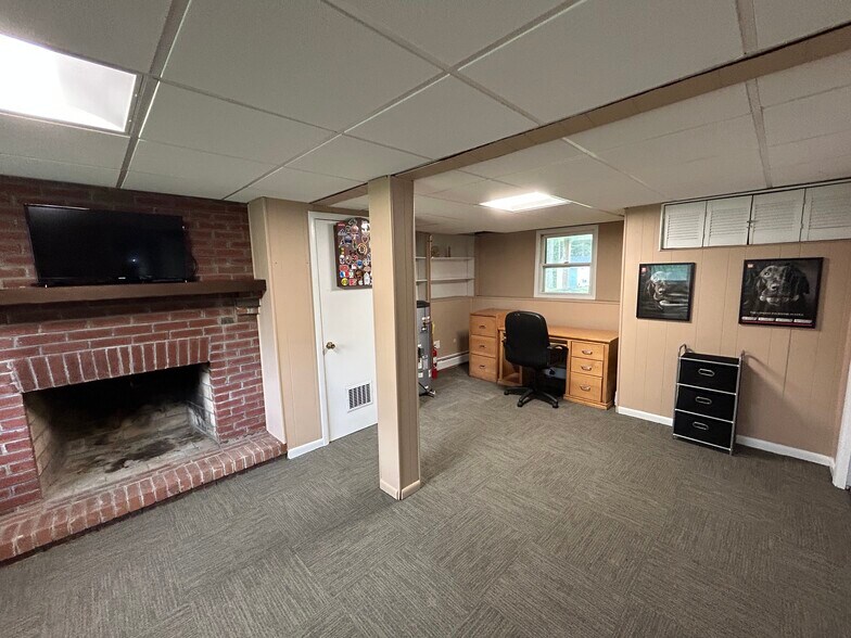 Building Photo - 67 Sherwood Dr
