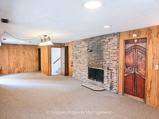Building Photo - 4908 Dogwood Dr