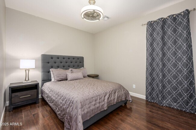 Building Photo - 6608 W Saguaro Park Ln