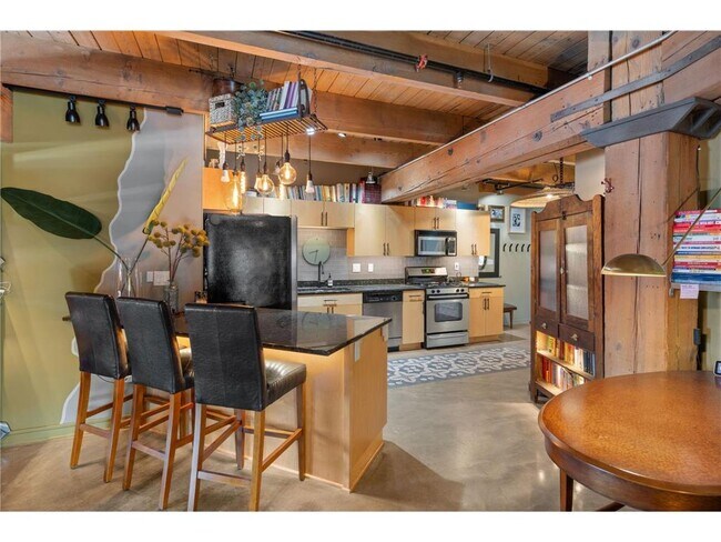 Building Photo - 404 N Washington Ave