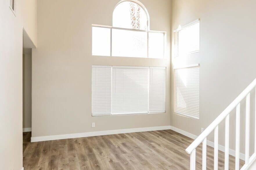 Building Photo - 2435 Sunset Peak St