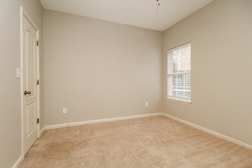Building Photo - 10237 Hamilton View Dr