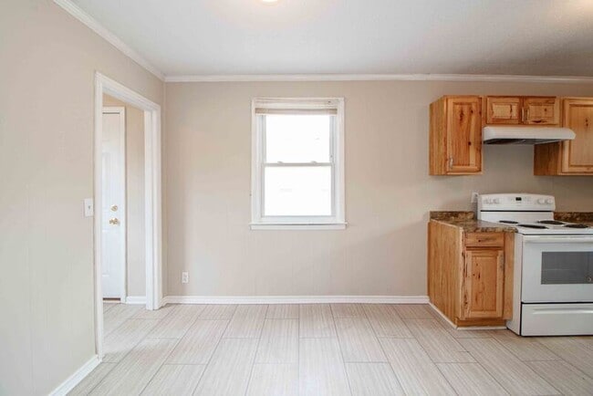 Building Photo - 808 Helton Dr