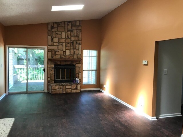 Building Photo - 1751 Ranchview Dr