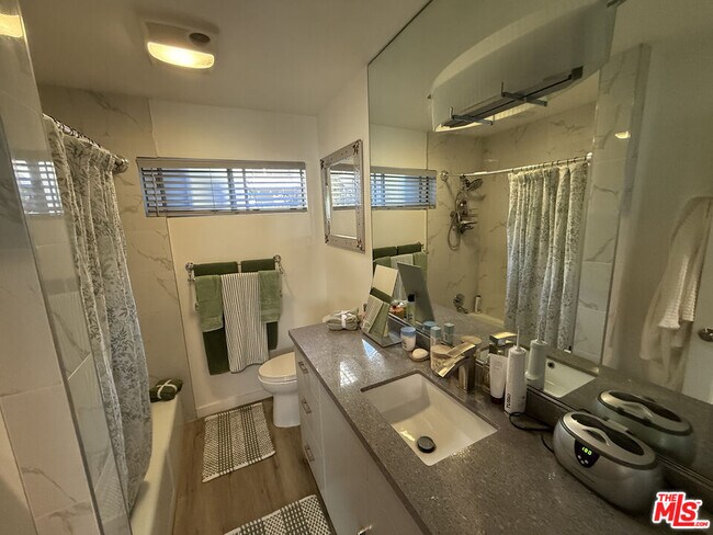 Building Photo - 843 4th St