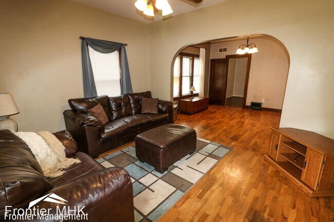 Building Photo - 4 br, 2 bath House - 118 S Manhattan Ave.