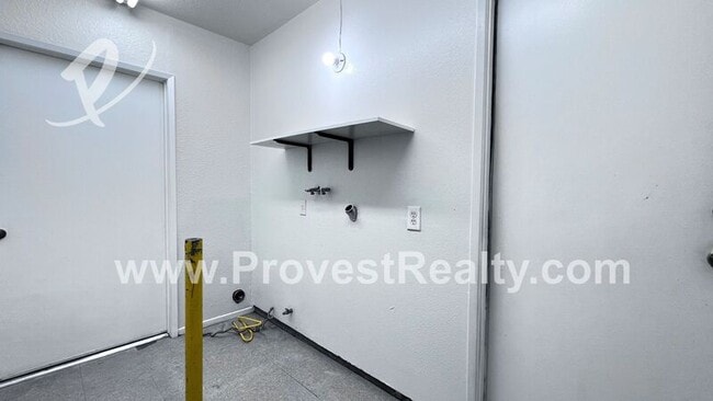 Building Photo - 15095 Laurelwood Pl