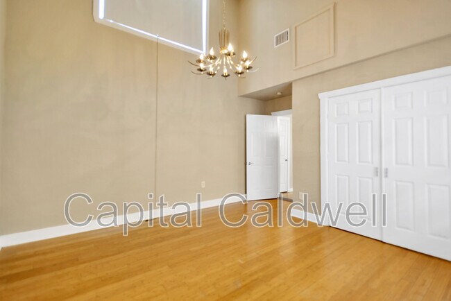 Building Photo - 911 S Rome Ave