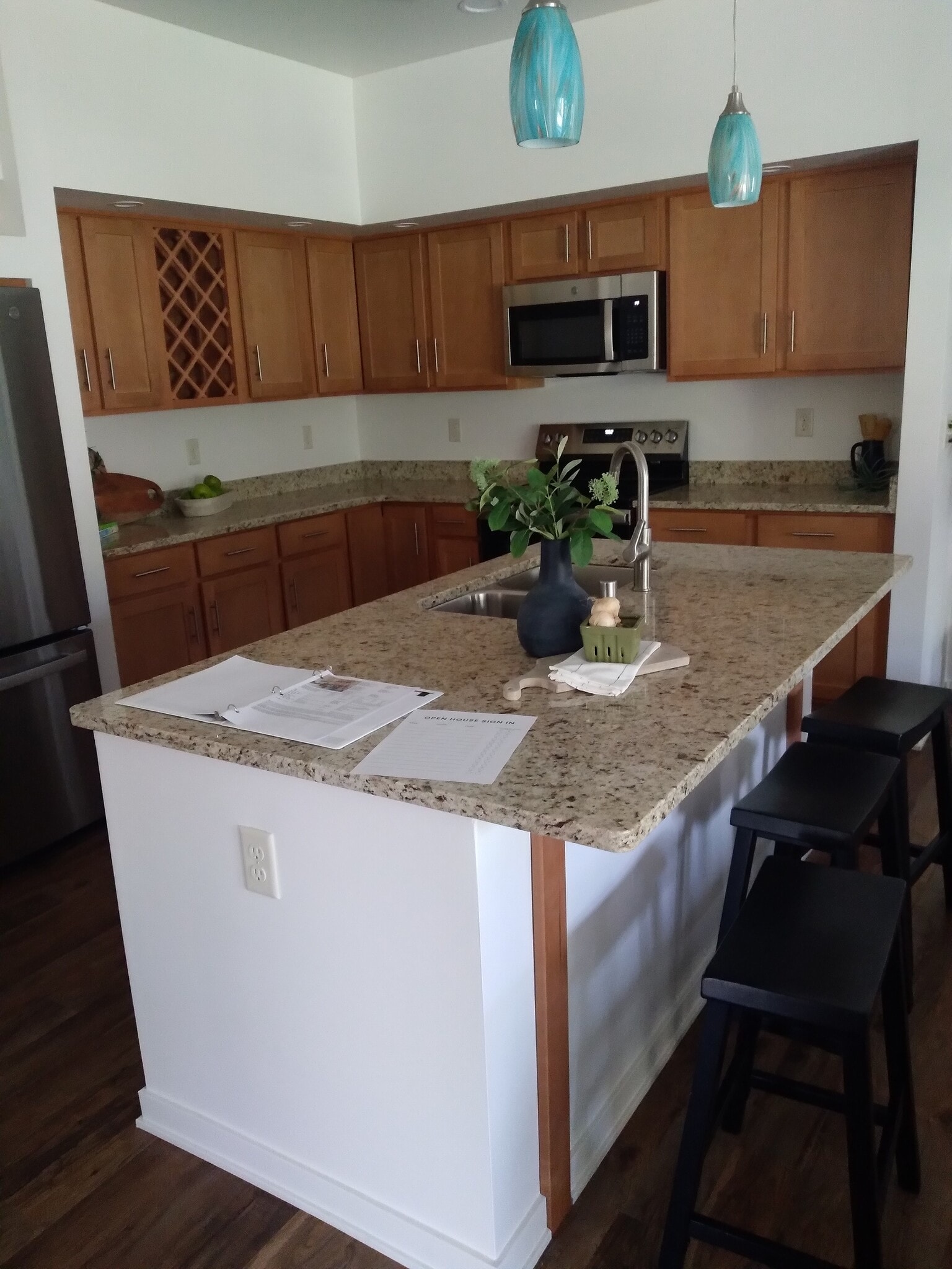 Building Photo - 2731 Pond Dr