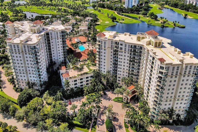 Building Photo - 20000 E Country Club Dr