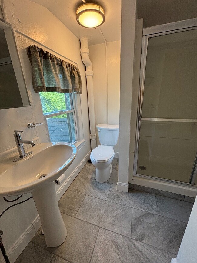 Building Photo - 218 Spencer St