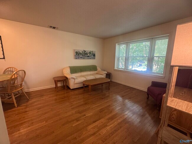 Building Photo - 2132 Belle Grove Dr SW