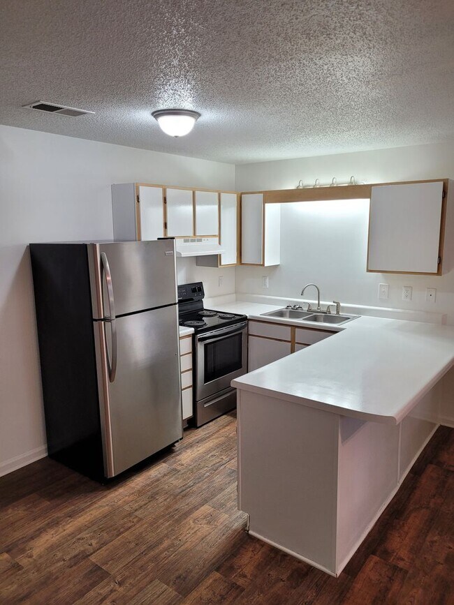 Building Photo - Enjoy the Holidays in Your New Home!