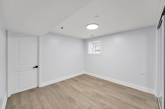 Building Photo - 1115 N Taylor Ave