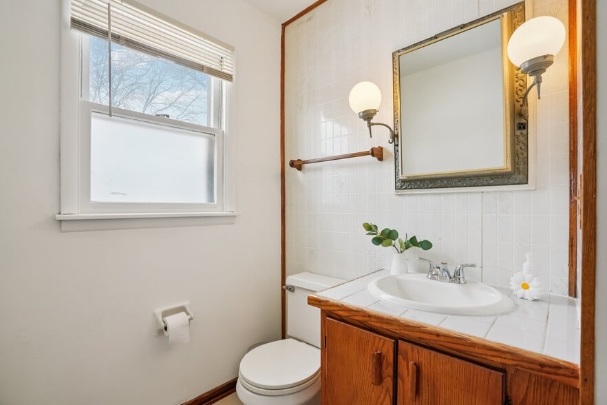 Building Photo - 10783 W Appleton Ave