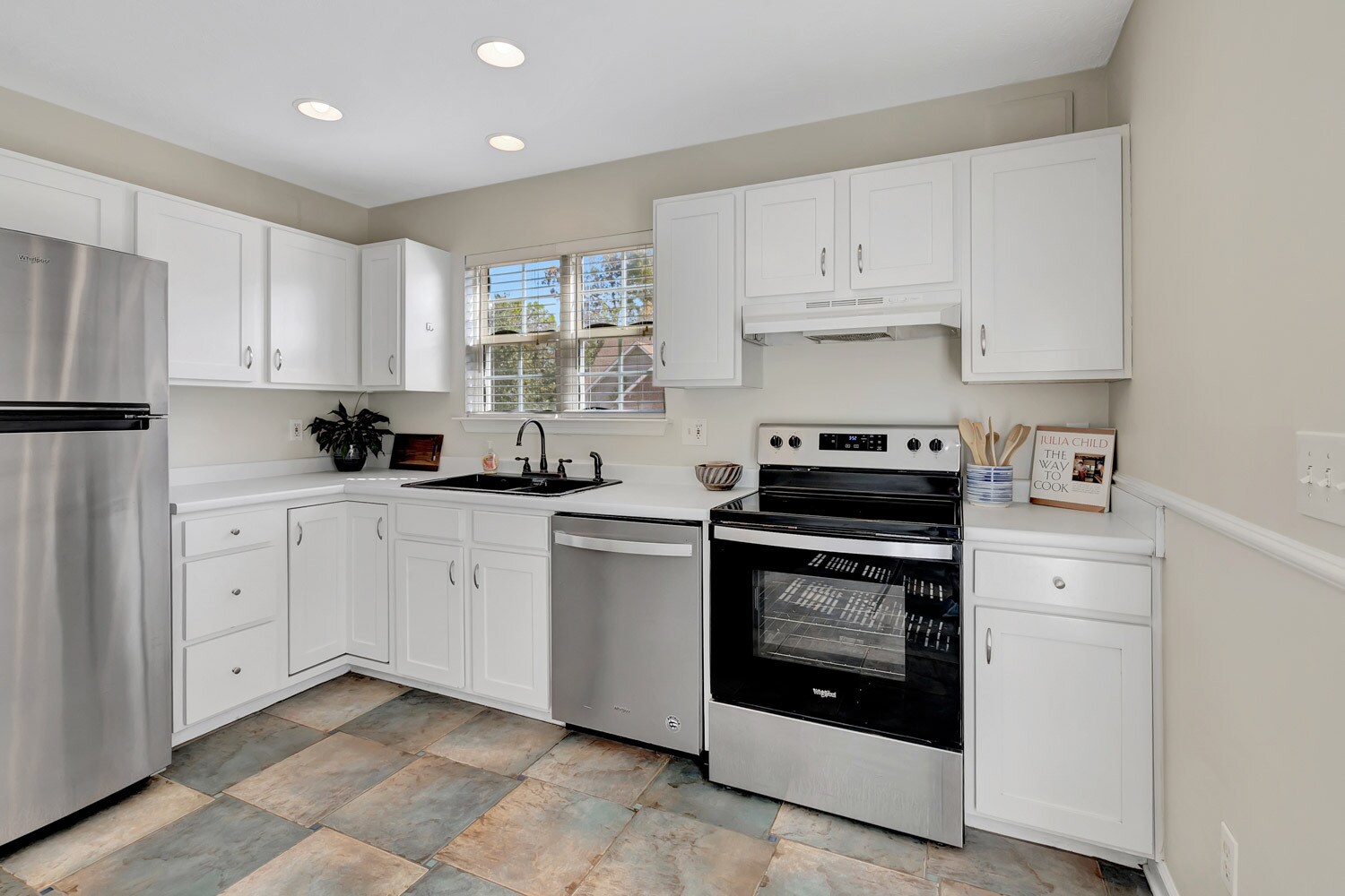 Building Photo - 1549 Cora Dr