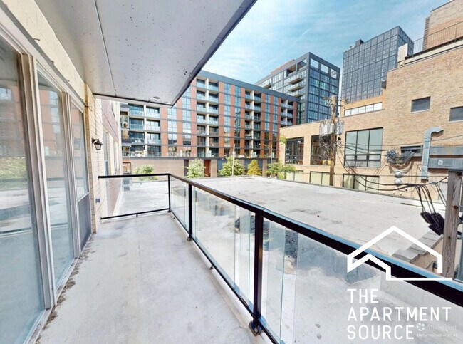 Building Photo - 1342 W Randolph St