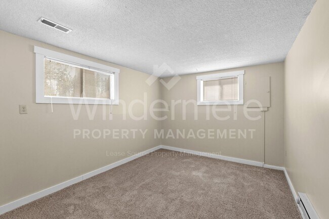 Building Photo - 7805 E Upriver Dr