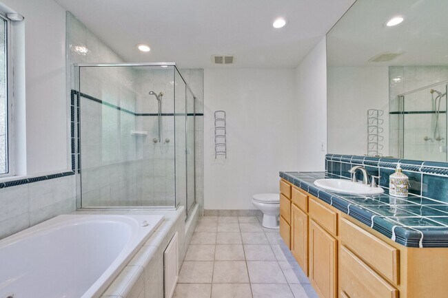 Building Photo - Large single family 4 Bed, 2 1/2 Bath Home...