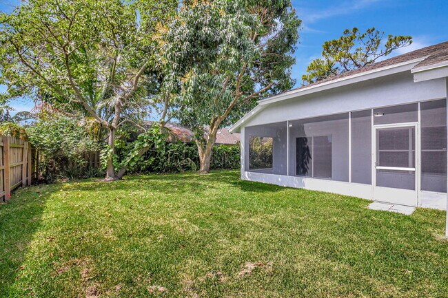 Building Photo - 915 Sunflower Ave